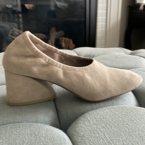 Mercedes Castillo Suede Emilia Mid Heels - Picture 6 of 16